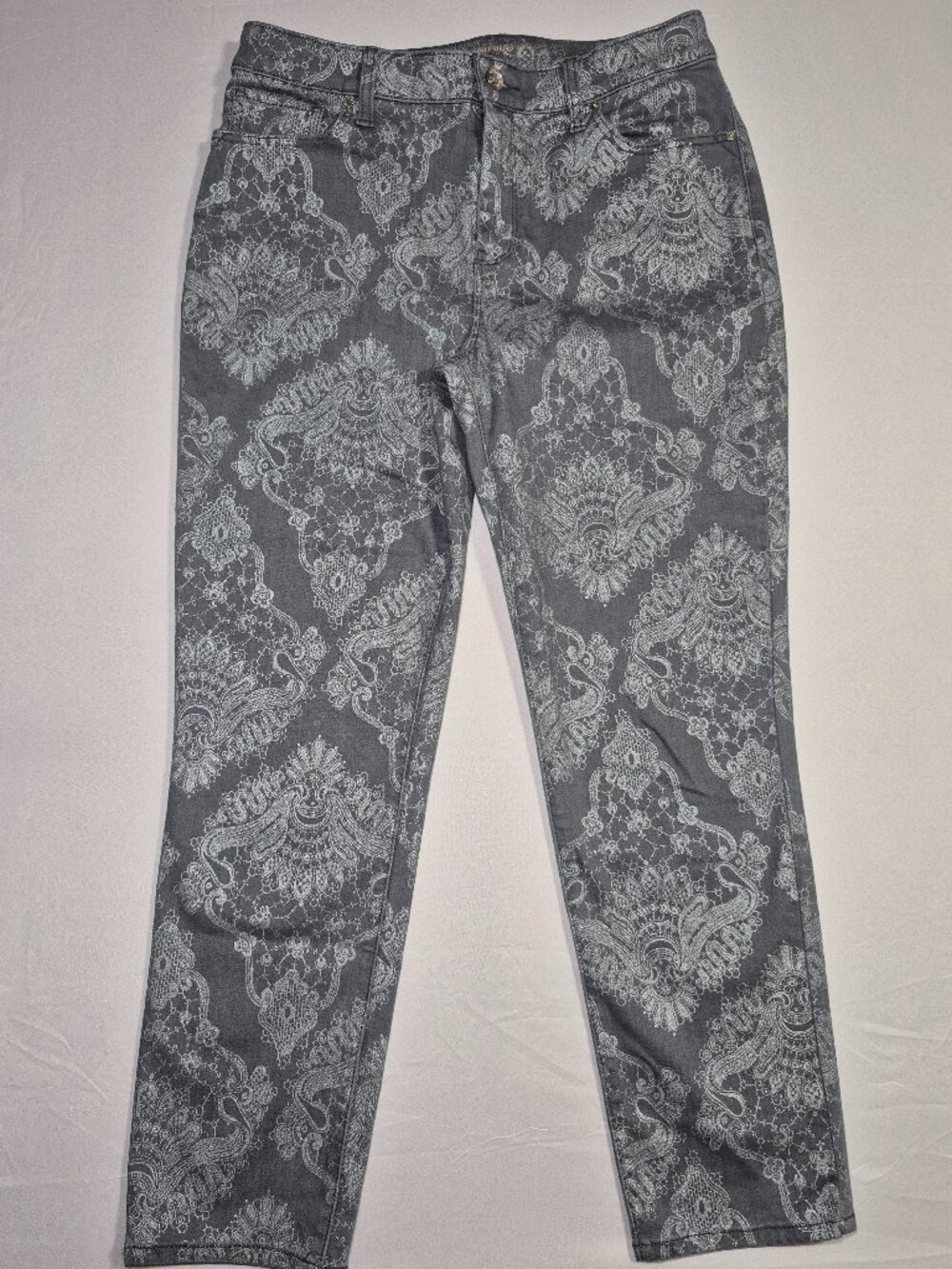 Chicos Girlfriend Slim Ankle Jeans Grey Damask Print Sz 0.5 (6 US) Stretch Denim